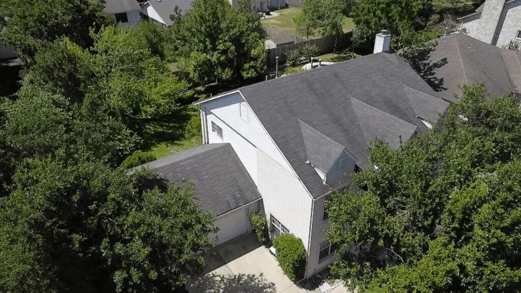 Roofing contractor in Austin