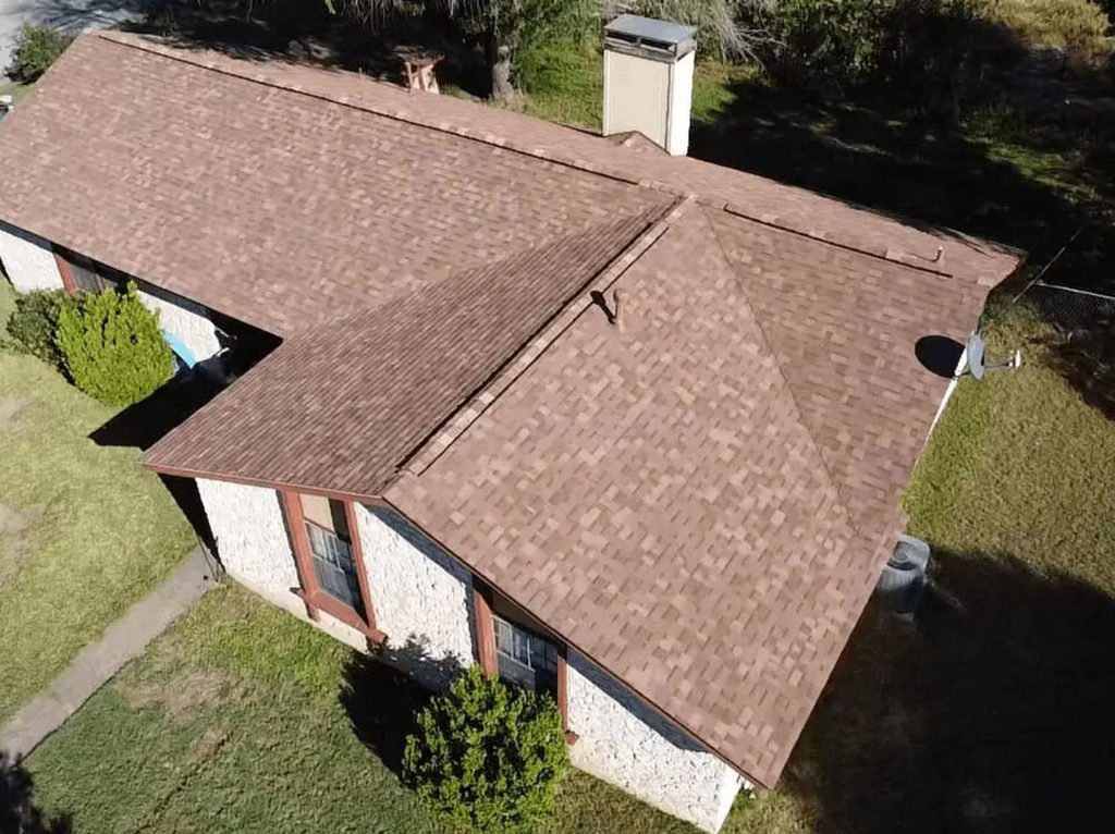 asphalt roofing contractor