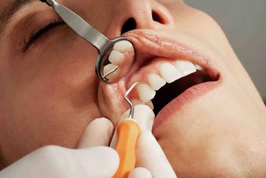 Cosmetic dentist